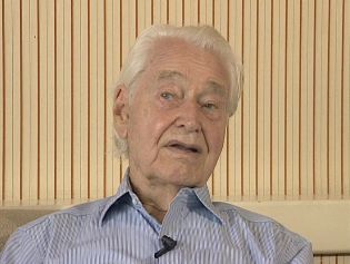ken annakin 2002.jpg